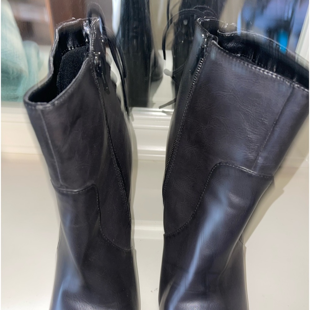Boots - Picture 5 of 6